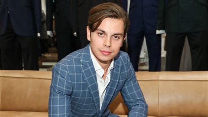 Jake T. Austin Leaving Series — Is Jesus Dead? – Hollywood Life