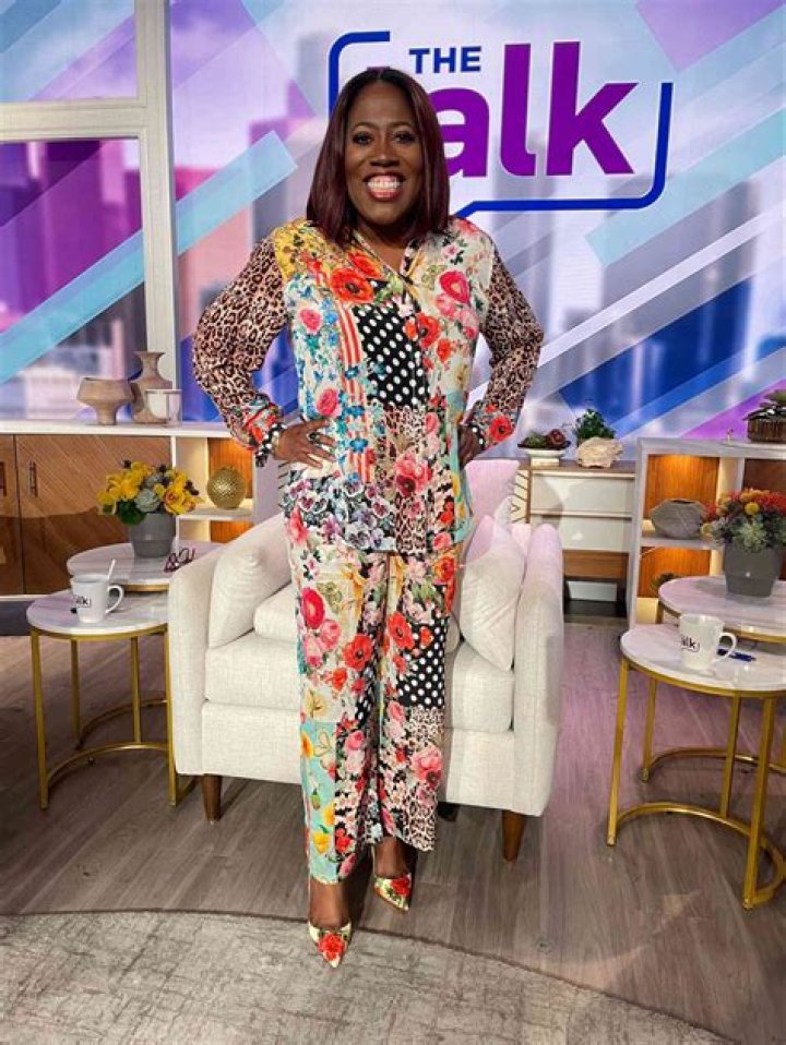 ‘The Talk’ Fans React To Massive Cockroach Behind Sheryl Underwood – Hollywood Life