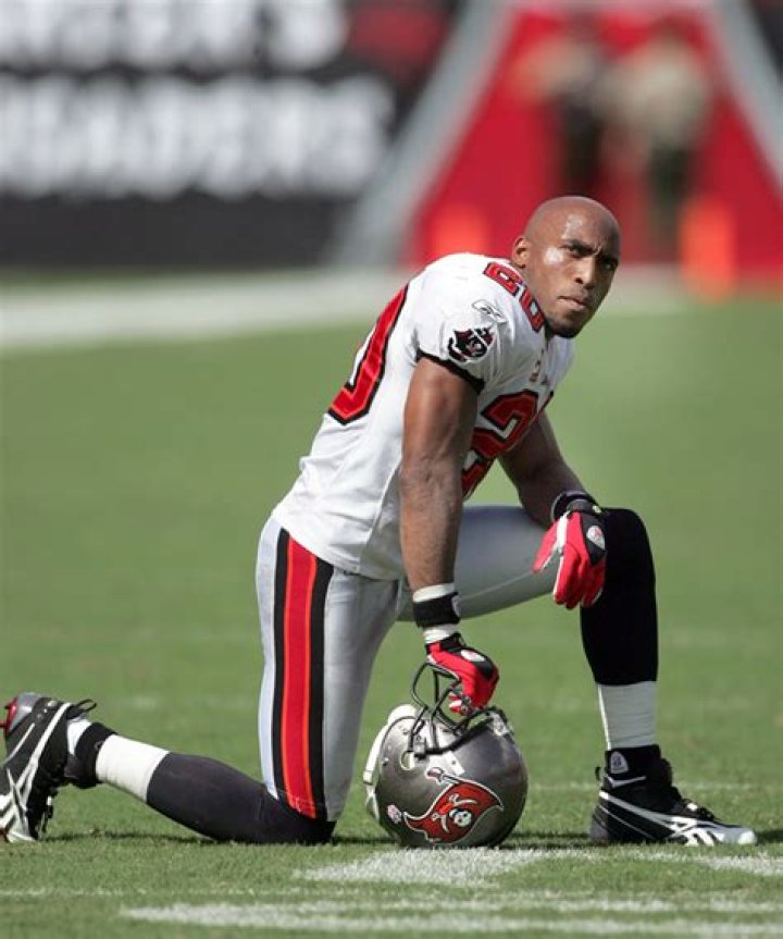 Why He’s Rooting For Tampa Bay – Hollywood Life