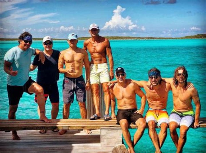 Tim McGraw, 52, Flaunts Incredible Abs in Tropical Selfie — See His Six-Pack