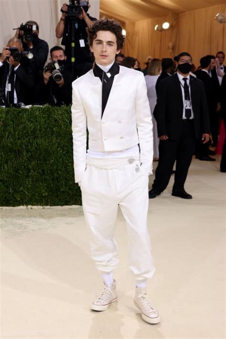 He Rocks Sweatpants — Photo – Hollywood Life