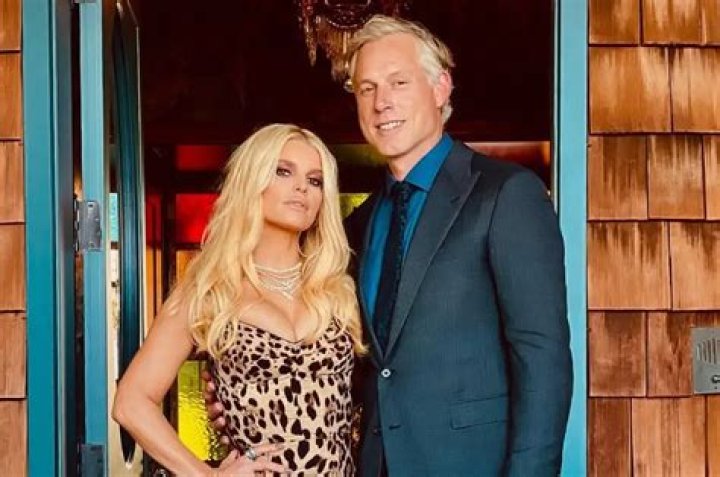 Jessica Simpson’s Mom Tina Lets Son-In-Law Rest His Head In Her Crotch — Creepy?