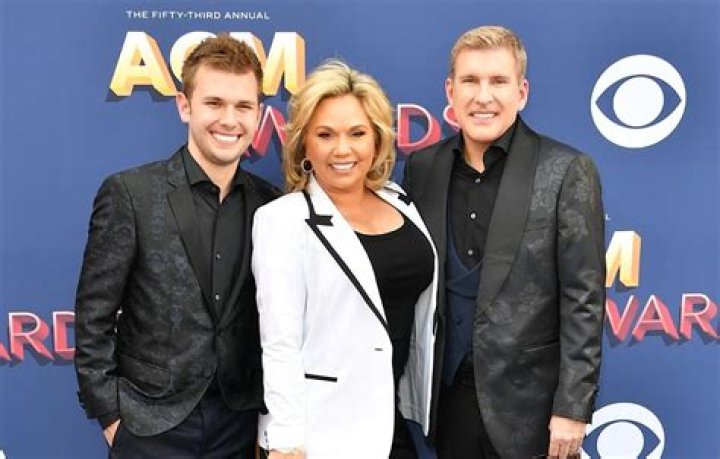 Todd & Julie Chrisley Denied Bond, Must Report To Prison In One Week – Hollywood Life