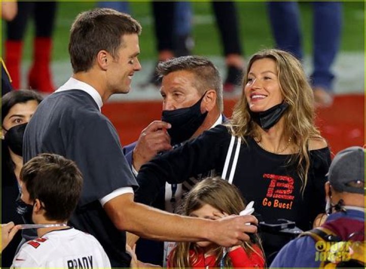 Tom Brady & Gisele Bundchen’s Sweetest Pics With Their Kids At Super Bowls