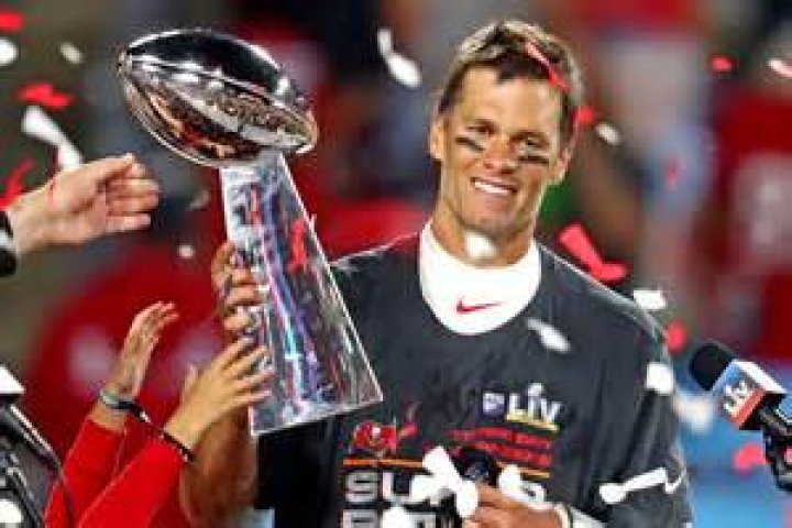 Here Are All of Tom Brady’s Super Bowl Wins – Hollywood Life