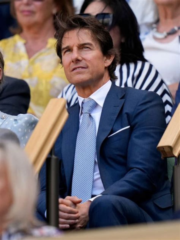 Tom Cruise Apologizes To Couple On Hike Then Jumps Off Cliff: Video – Hollywood Life