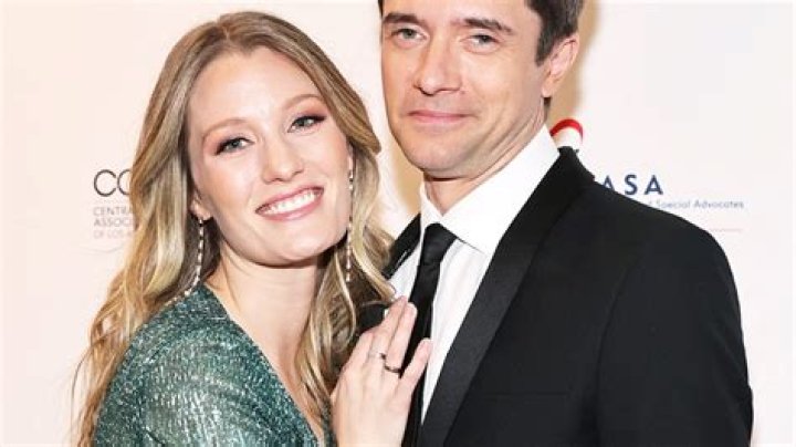 Topher Grace & Ashley Hinshaw — Photos