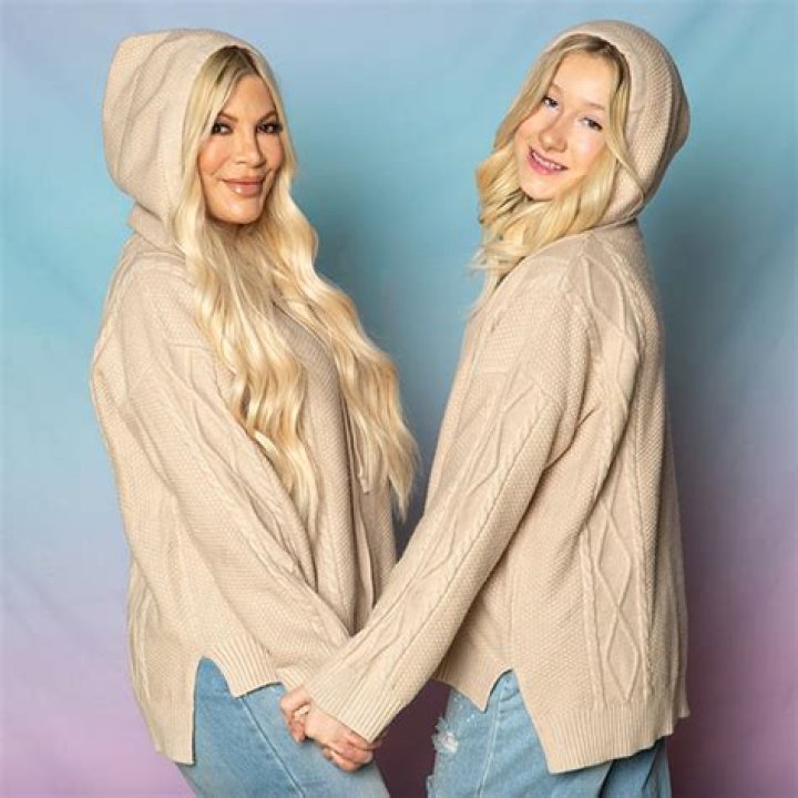 Tori Spelling & Look-Alike Daughter Stella, 13, Give Each Other Holiday Makeovers — Photos