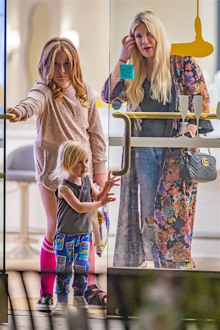 Tori Spelling Updates Fans On Daughter Stella’s Hospital Visits: Video – Hollywood Life