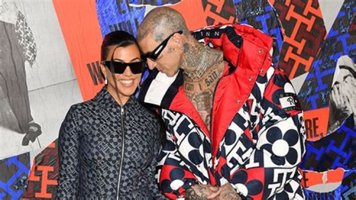 Travis Barker Surprises Kourtney Kardashian With Roses in Their Home – Hollywood Life