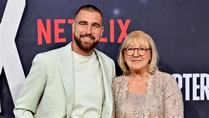 Travis Kelce’s Mom Donna Reportedly Reacts to His Taylor Swift Romance – Hollywood Life
