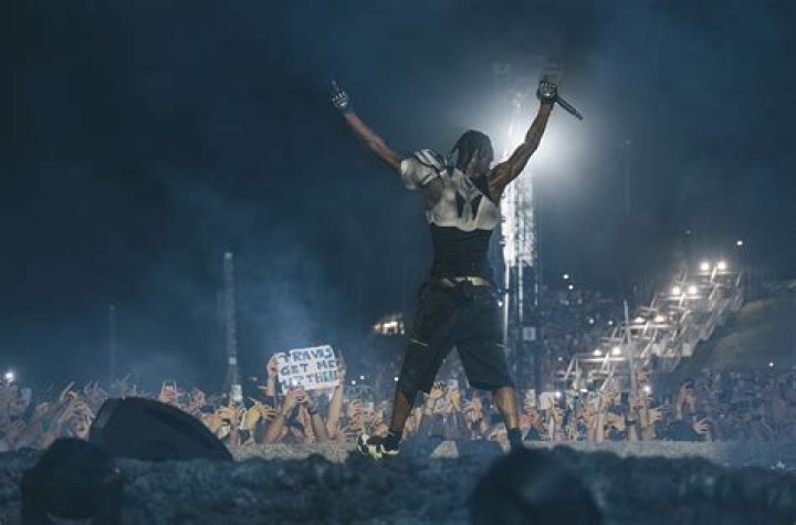 Travis Scott Takes Stage At BBMAs For 1st TV Performance Since Astroworld Tragedy