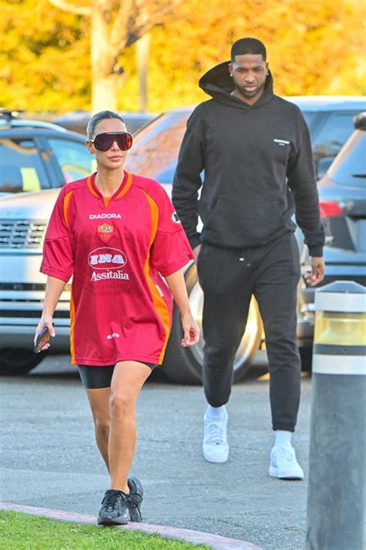 Tristan Thompson & Kim Kardashian Walk Into North’s Basketball Game – Hollywood Life