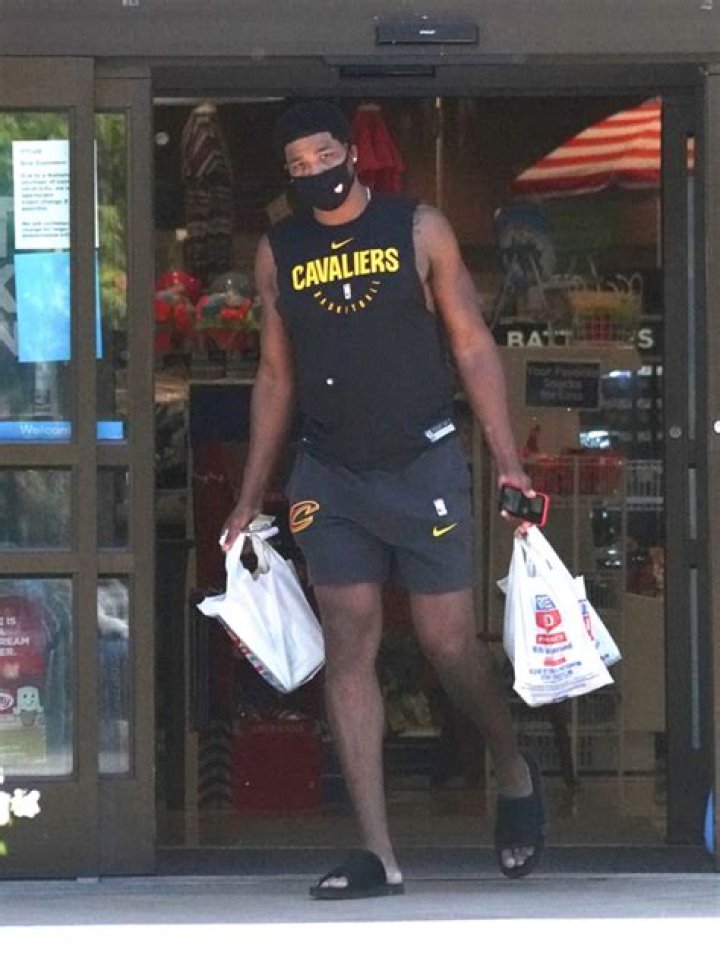 Tristan Thompson Shows Off His Toned Arms After Khloe K Shuts Down Their Engagement Speculation