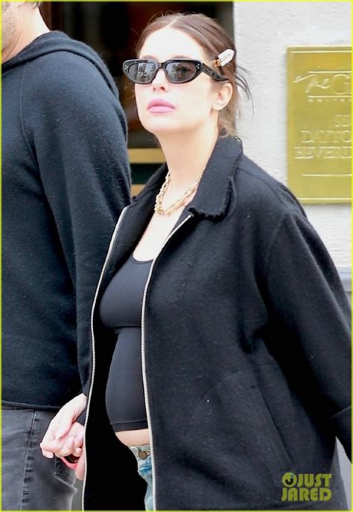 ‘PLL’ Star Posts ‘First Trimester’ Pic – Hollywood Life