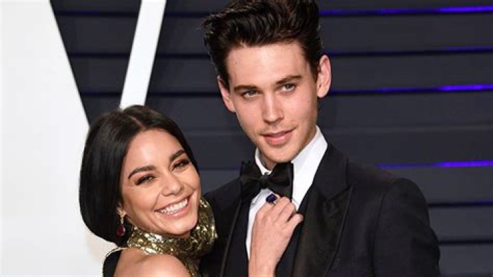 She Wants A Ring – Hollywood Life