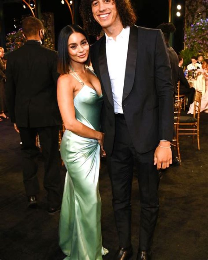 Her Dating History From Zac Efron To Now – Hollywood Life