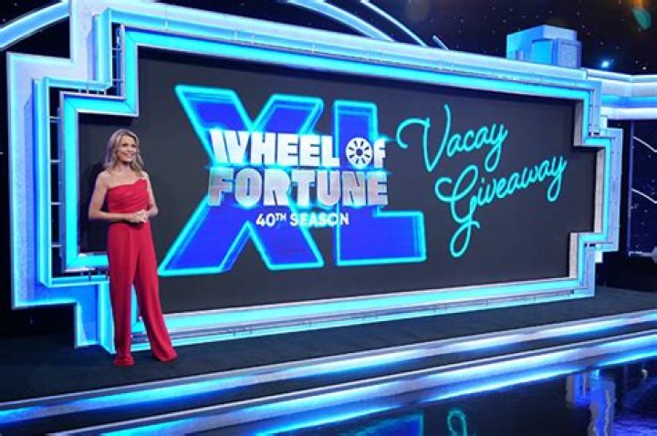 Vanna White Reaches ‘Partial’ Contract Deal For ‘Wheel Of Fortune’ – Hollywood Life