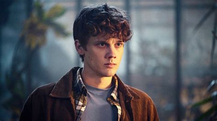 ‘Wednesday’ Star On Tyler Being The Hyde, Season 2 Hopes (Exclusive) – Hollywood Life