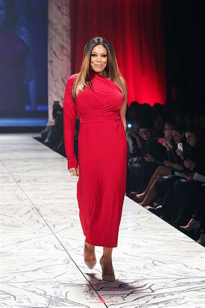 Pics Of Her Sexiest Outfits – Hollywood Life