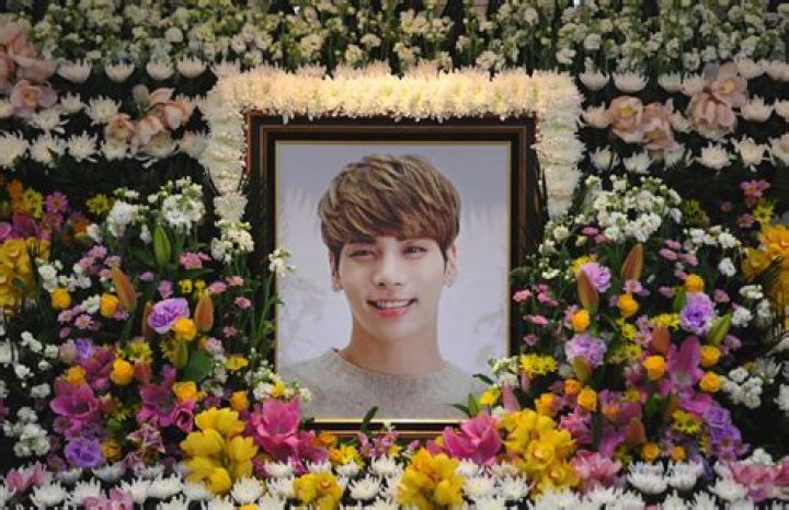 When Is Jonghyun’s Funeral? Details About SHINee Star’s Burial & More – Hollywood Life
