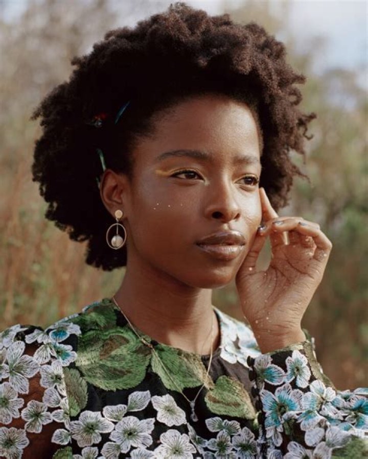 Who Is Amanda Gorman? 5 Facts About Poet Co-Hosting The Met Gala – Hollywood Life