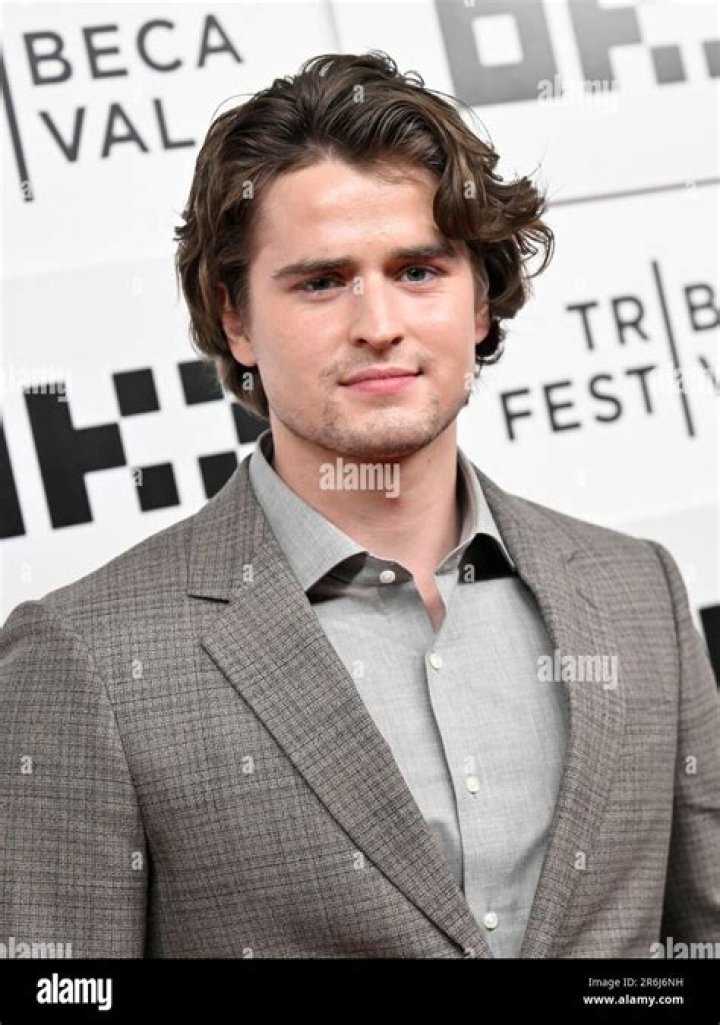 Who Is Charles Vandervaart? He’s Playing William Ransom On ‘Outlander’ – Hollywood Life