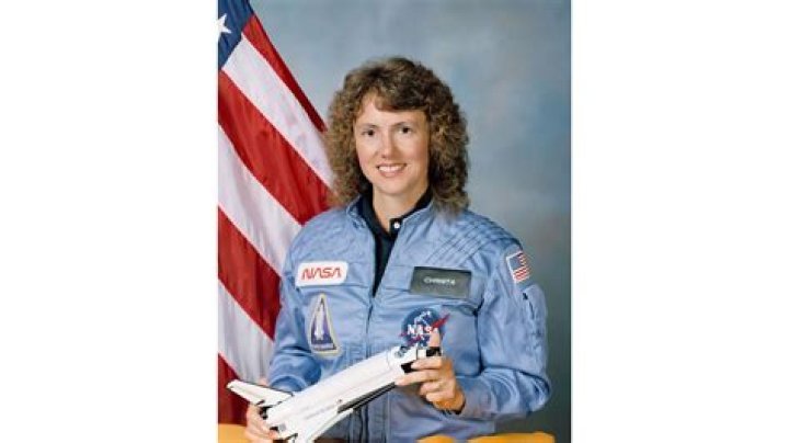 Who Is Christa McAuliffe? The Teacher Died In Challenger Disaster – Hollywood Life