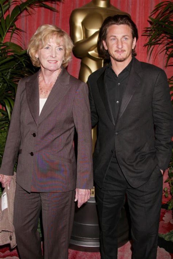 Who Is Eileen Ryan? Here’s What To Know About Sean Penn’s Mom Who Died – Hollywood Life