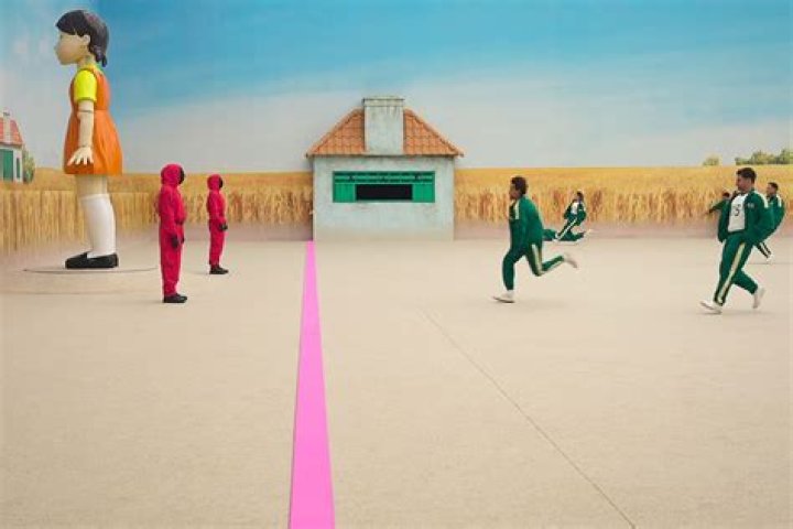 Meet the ‘Survivor’ Alum – Hollywood Life