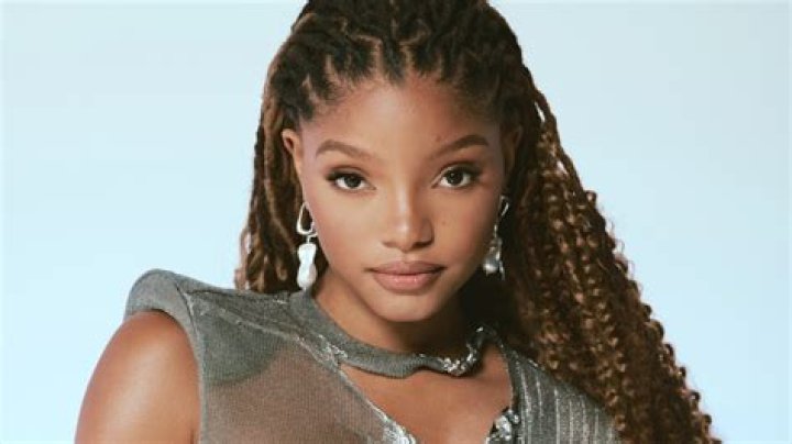 Who Is Halle Bailey? Get To Know ‘The Little Mermaid’s Ariel – Hollywood Life