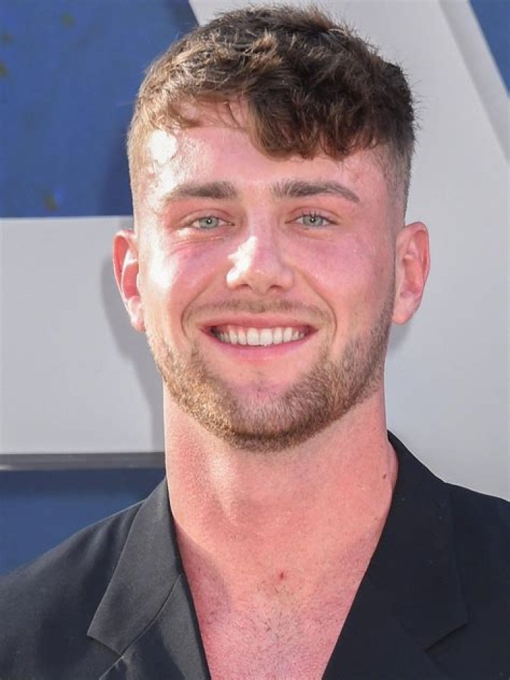 Who Is Harry Jowsey? Get to Know the Reality Star on ‘DWTS’ Season 32 – Hollywood Life