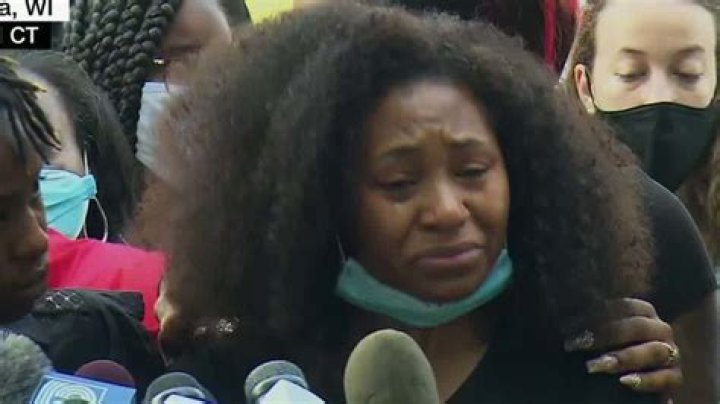 Who Is Jacob Blake? 5 Things To Know About Black Man Shot By Police – Hollywood Life