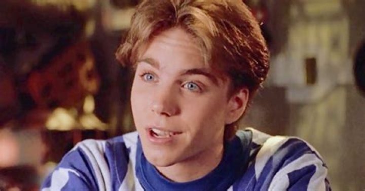 Who Is Jonathan Brandis? 5 Things About The Teen Star Who Died At 27 – Hollywood Life