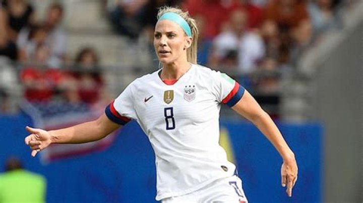 Who Is Julie Ertz? 5 Things To Know About The American Soccer Player – Hollywood Life