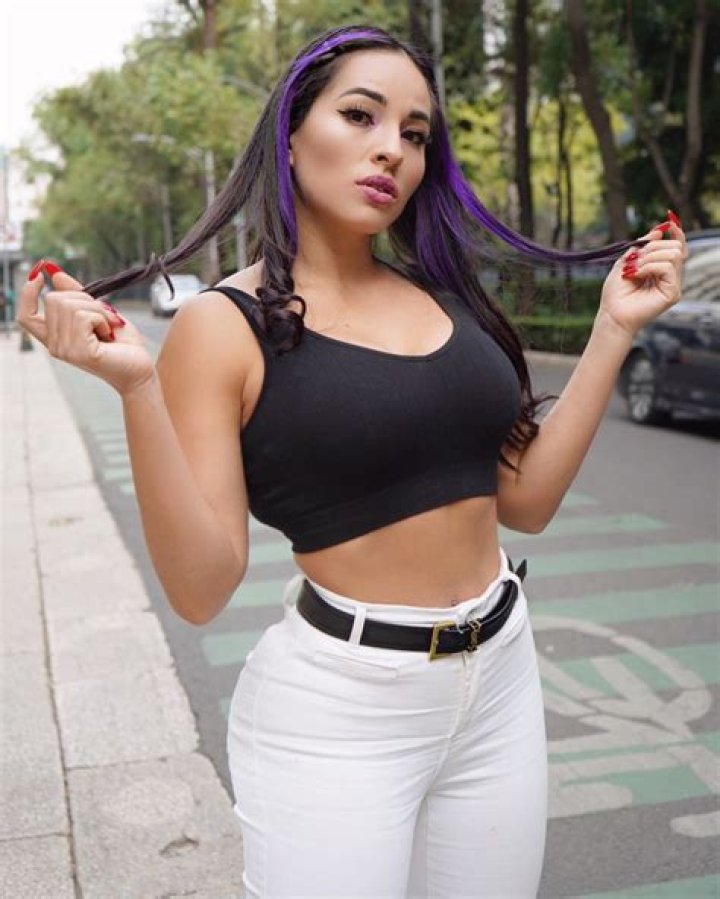 Who is Karla Luna? 5 Things To Know About Actress, 38, Who Died From Cancer – Hollywood Life