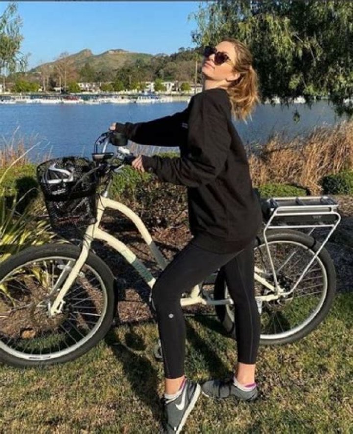 Who Is Lauren Zima? Get To Know Chris Harrison’s Fiancé – Hollywood Life