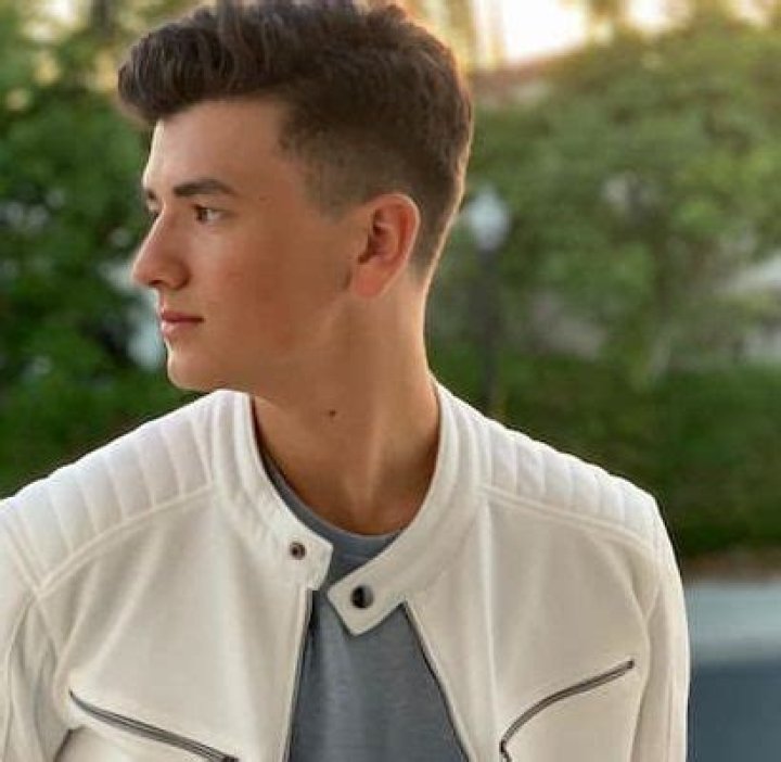 Who Is Mark Bontempo? 5 Things To Know About JoJo Siwa’s New Boyfriend – Hollywood Life