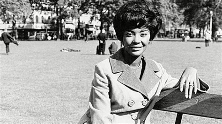Who Is Nancy Wilson? 5 Facts About The late Jazz Singer – Hollywood Life
