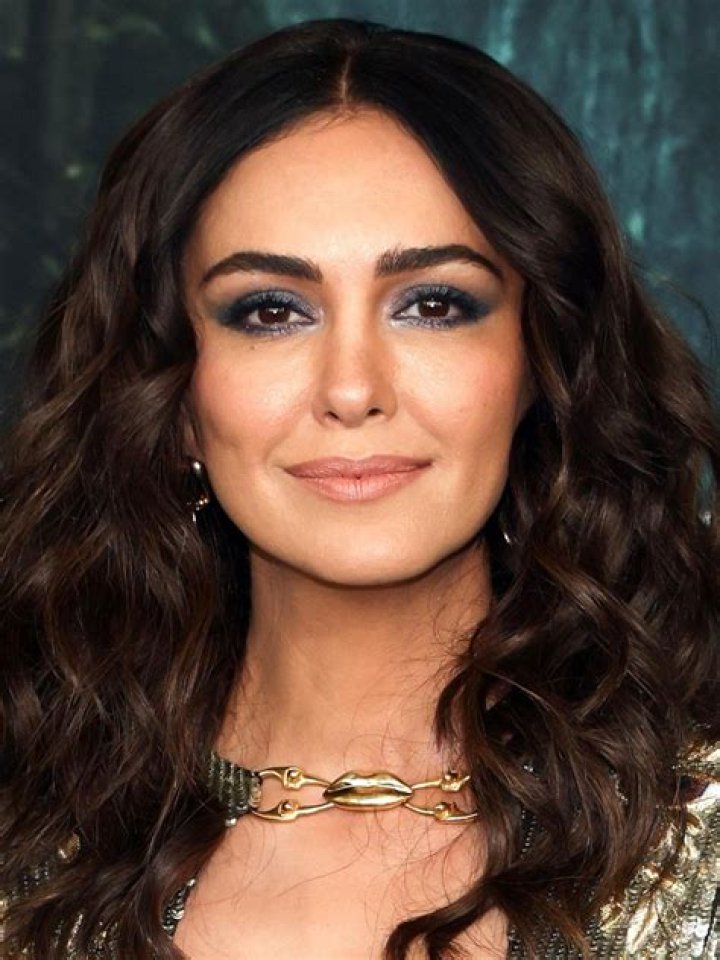 Who Is Nazanin Boniadi? 5 Things About The Actress In ‘LOTR’ Series – Hollywood Life