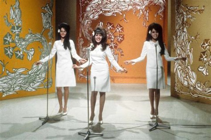 5 Things To Know About Singer Who Died At 78 – Hollywood Life