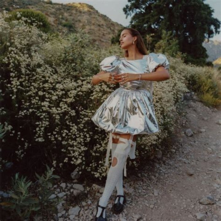 Who Is Snoh Aalegra? 5 Things To Know About The Singer From Sweden – Hollywood Life