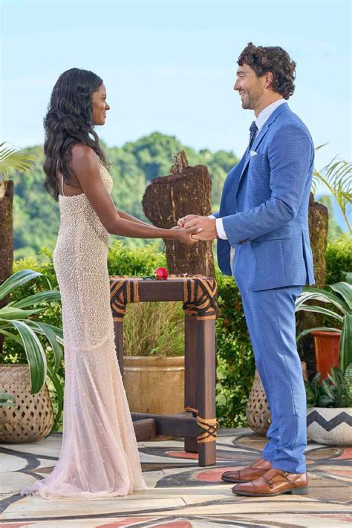 Who Won ‘The Bachelorette’ Season 18? Michelle Young Gets Engaged – Hollywood Life