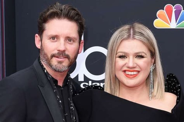 Why Did Kelly Clarkson and Brandon Blackstock Break Up? Divorce Details – Hollywood Life