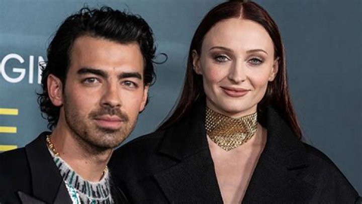 Why Are Joe Jonas & Sophie Turner Getting Divorced? Find Out More – Hollywood Life