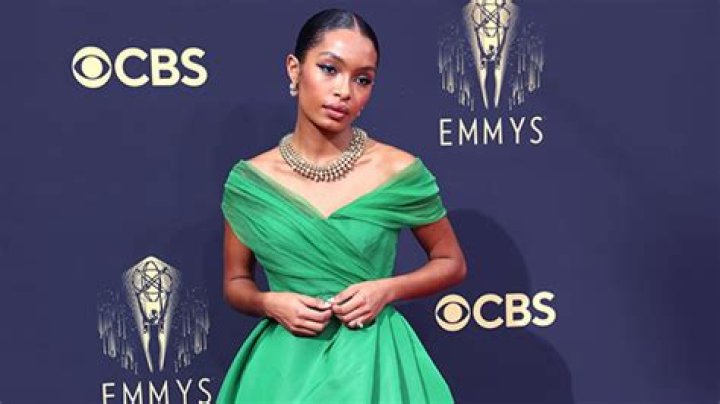 See Her Cap & Gown Photos – Hollywood Life