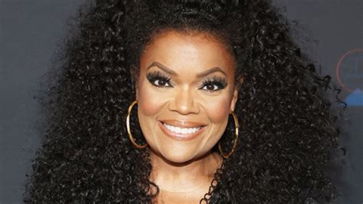 Actress Reveals Proposal on ‘The View’ – Hollywood Life