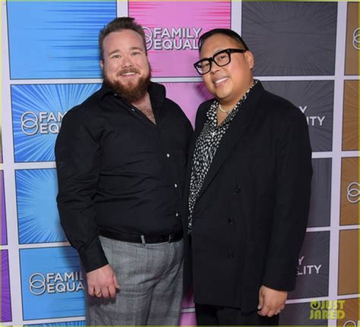 Zeke Smith Bio – Hollywood Life