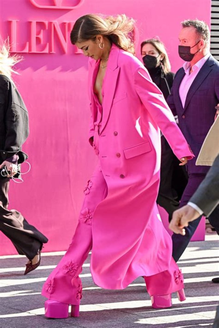 Zendaya Is Pretty In Neon Pink At Valentino’s Paris Fashion Week Show — Photos